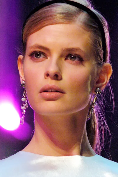 Look 16
